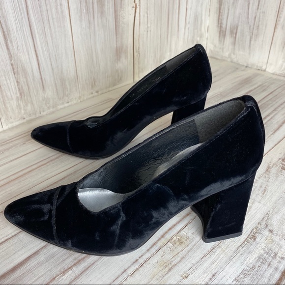 Vintage Stuart Weitzman Classic Block Heel - Picture 2 of 12